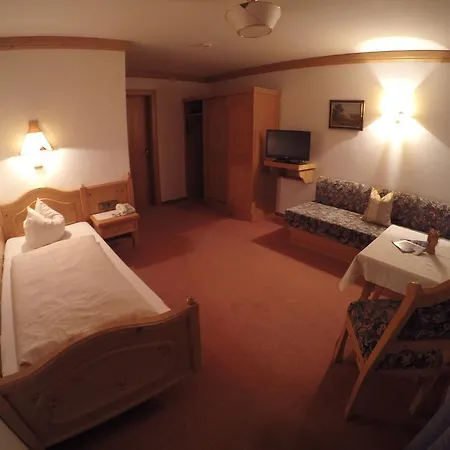 Gaestehaus Alpenland Pensión 3*